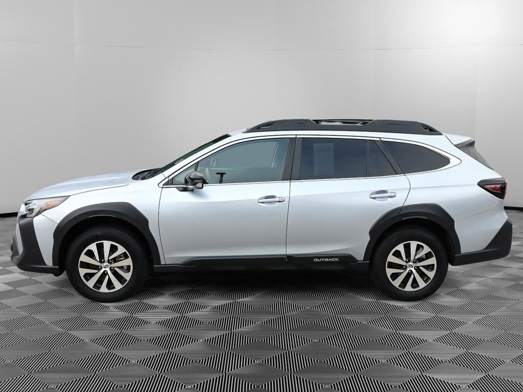 Used 2025 Subaru Outback Premium AWD/4WD image 3