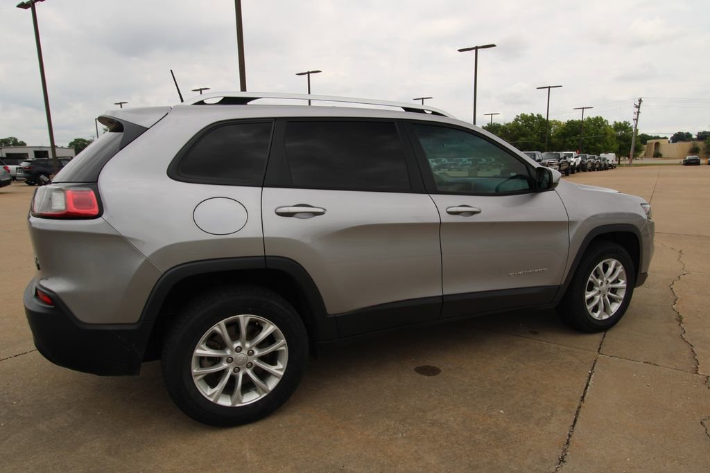 Used 2020 Jeep Cherokee Latitude w/ Cold Weather Group AWD/4WD image 5