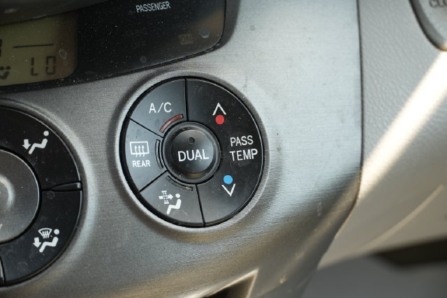 Used 2010 Toyota RAV4 Limited FWD image 39