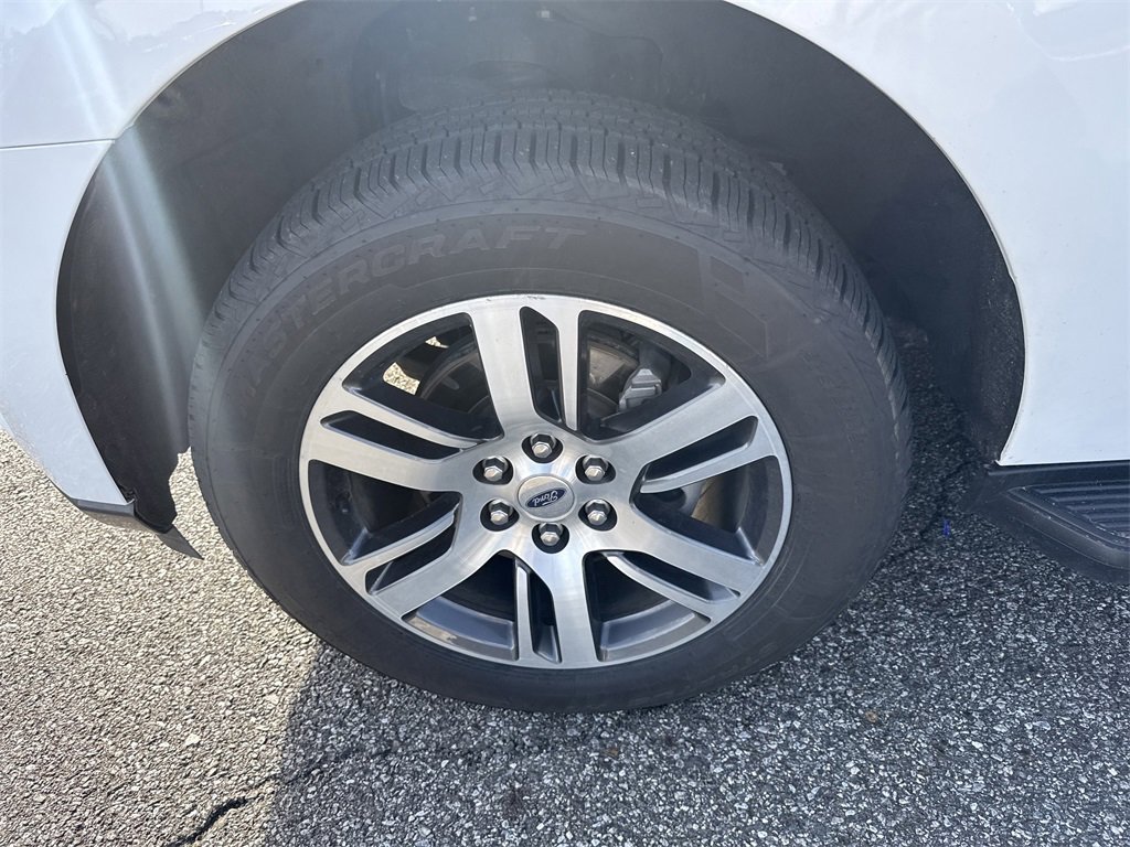 Used 2024 Ford Expedition Limited image 11