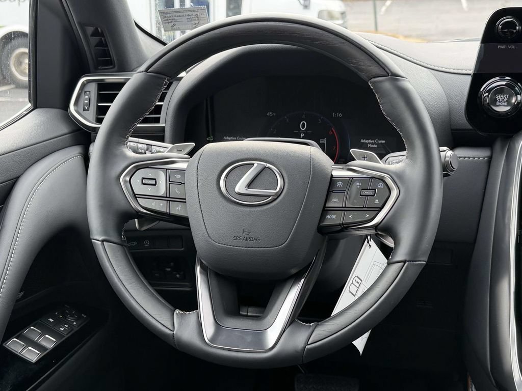 Used 2025 Lexus LX 600 4WD w/ Accessory Package (Z1) image 9
