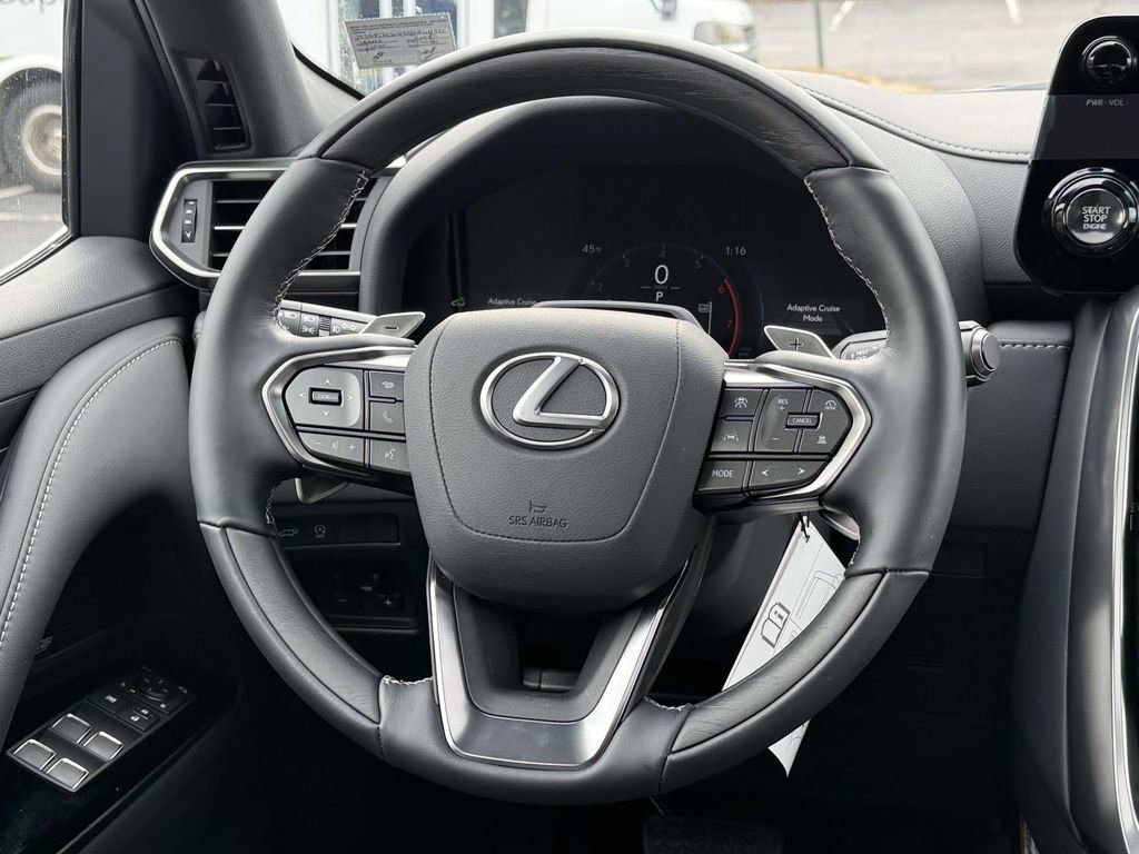 Used 2025 Lexus LX 600 4WD w/ Accessory Package (Z1) image 9