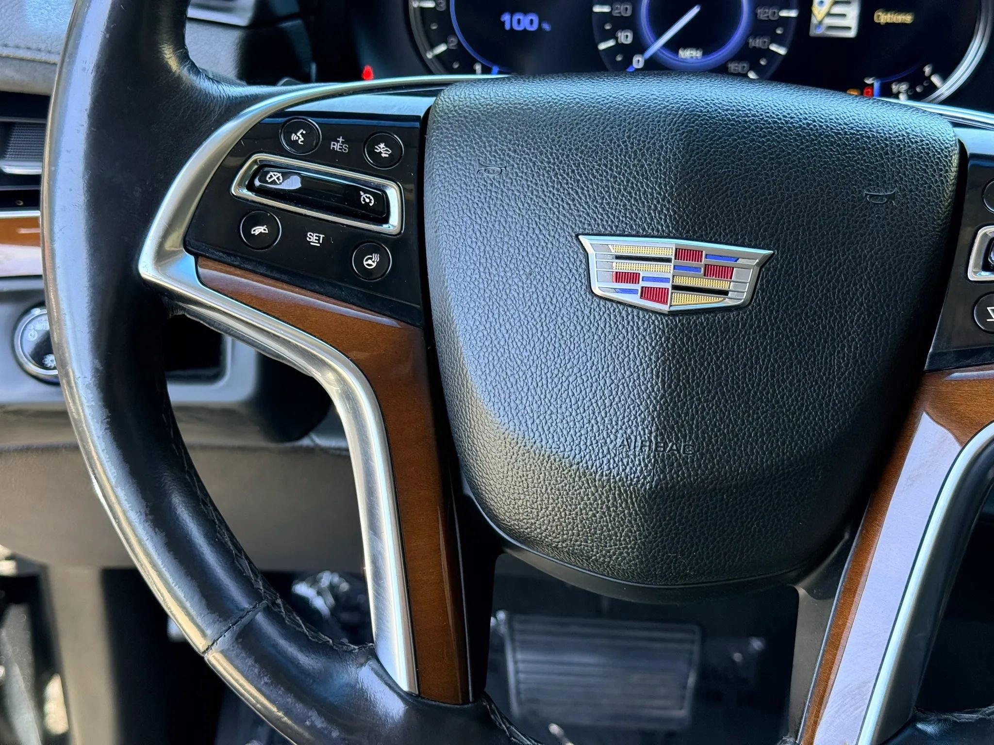Used 2018 Cadillac Escalade ESV Luxury RWD image 27