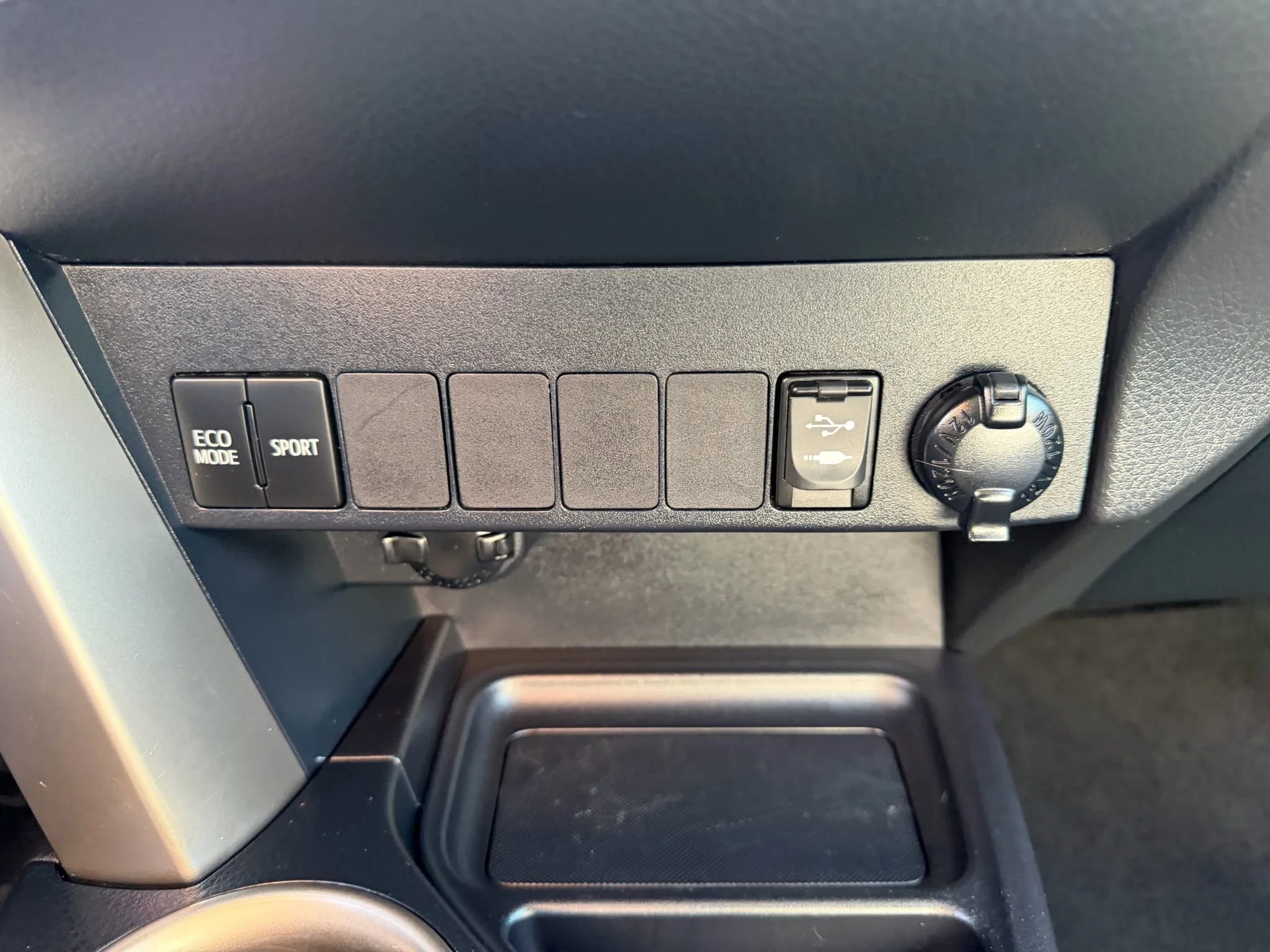 Used 2013 Toyota RAV4 LE image 30