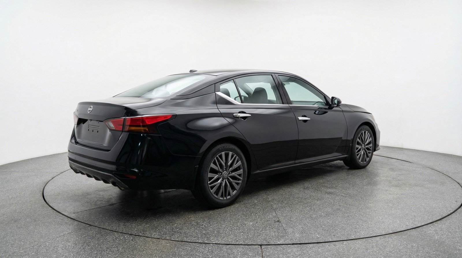 Used 2025 Nissan Altima 2.5 SV image 9