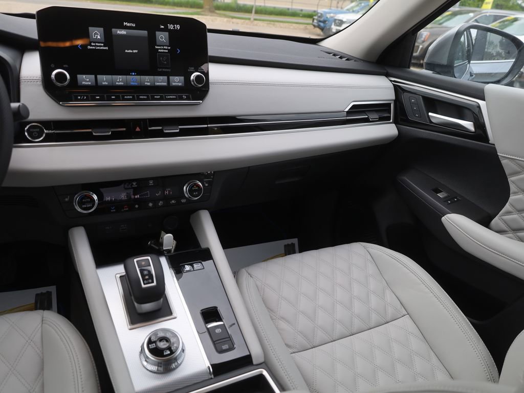 New 2025 Mitsubishi Outlander SEL image 24