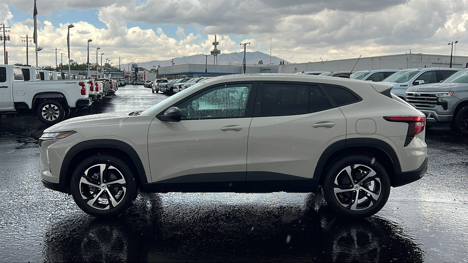 New 2026 Chevrolet Trax RS w/ Sunroof Package FWD image 8