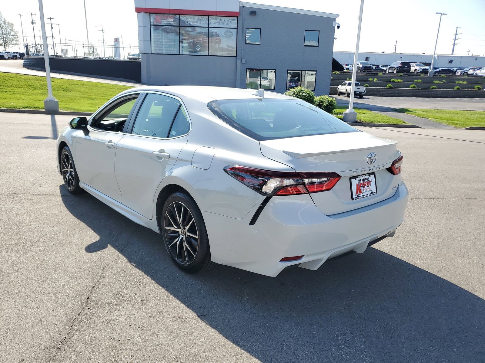 Certified 2024 Toyota Camry SE FWD image 3