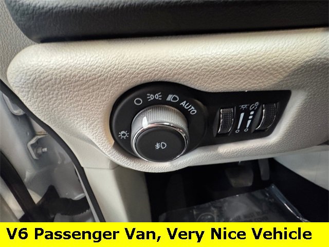 Used 2024 Chrysler Pacifica Touring-L image 22