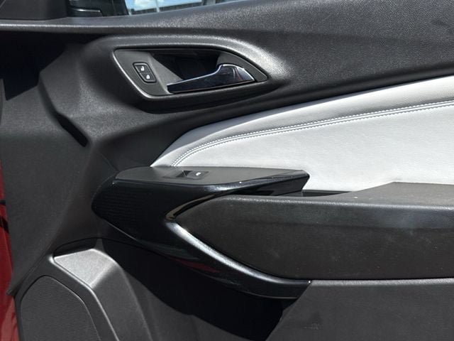 Used 2025 Chevrolet Trax LT FWD image 28