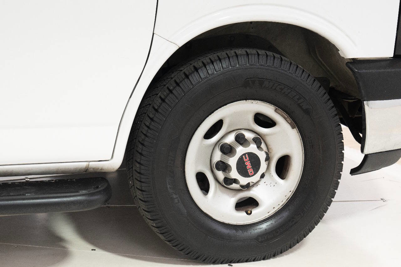 Used 2017 GMC Savana 2500 image 27