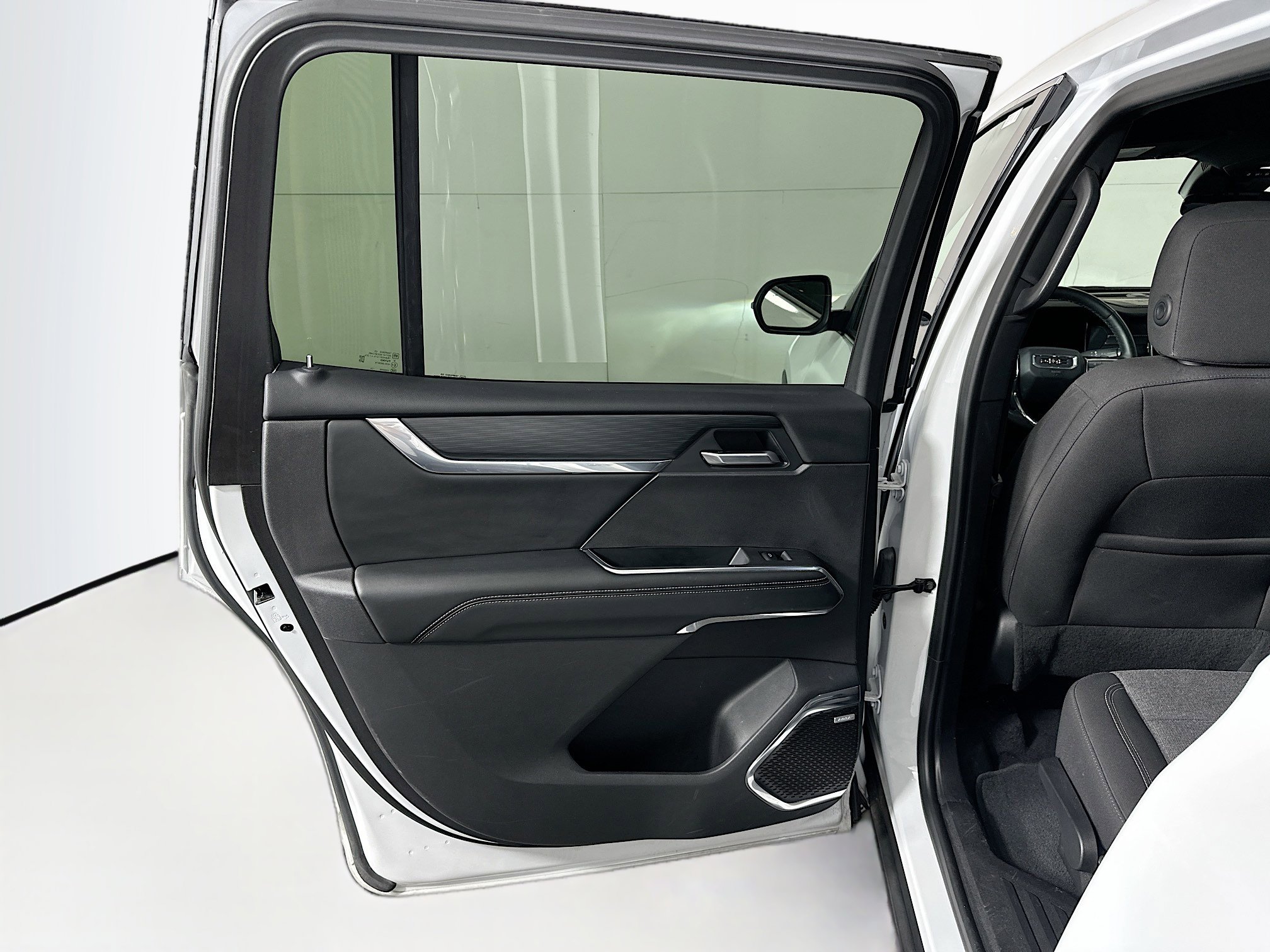 Used 2025 GMC Acadia Elevation image 26