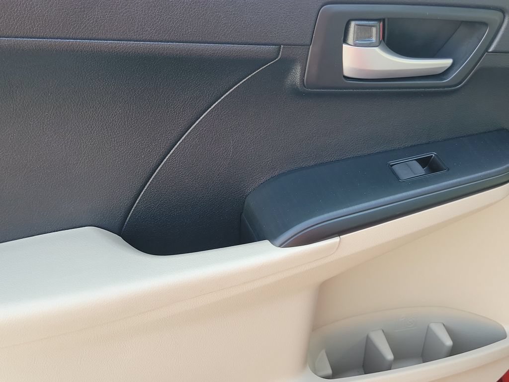 Used 2014 Toyota Camry LE FWD image 16