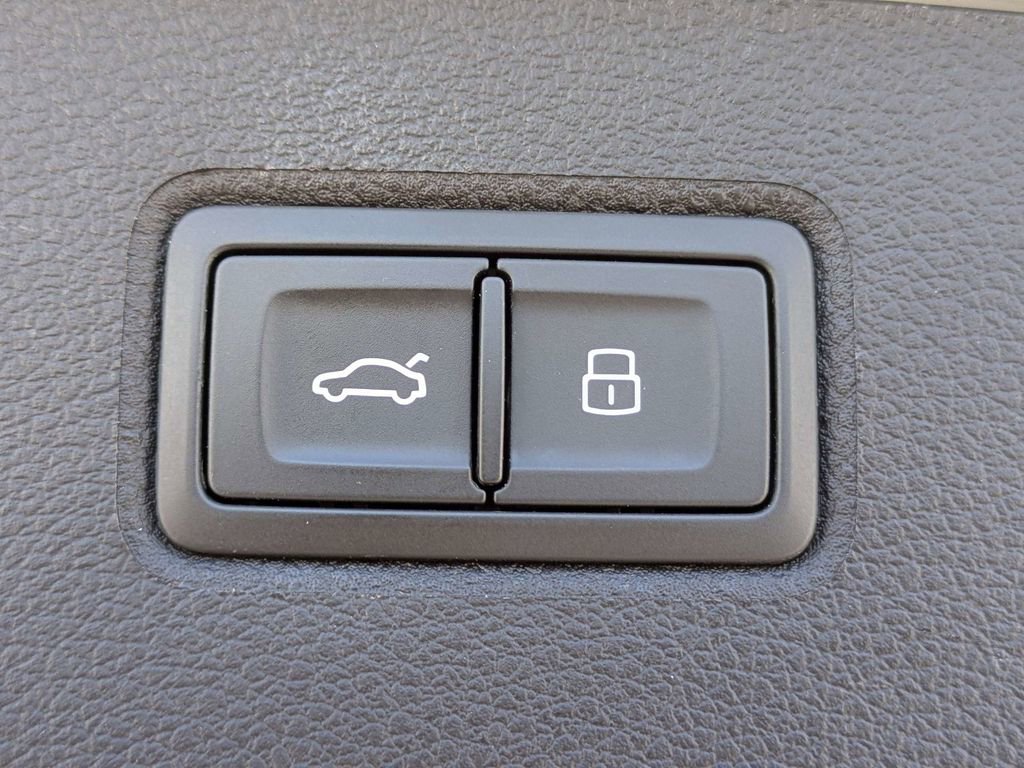 Used 2023 Bentley Bentayga Extended Wheelbase AWD/4WD image 12