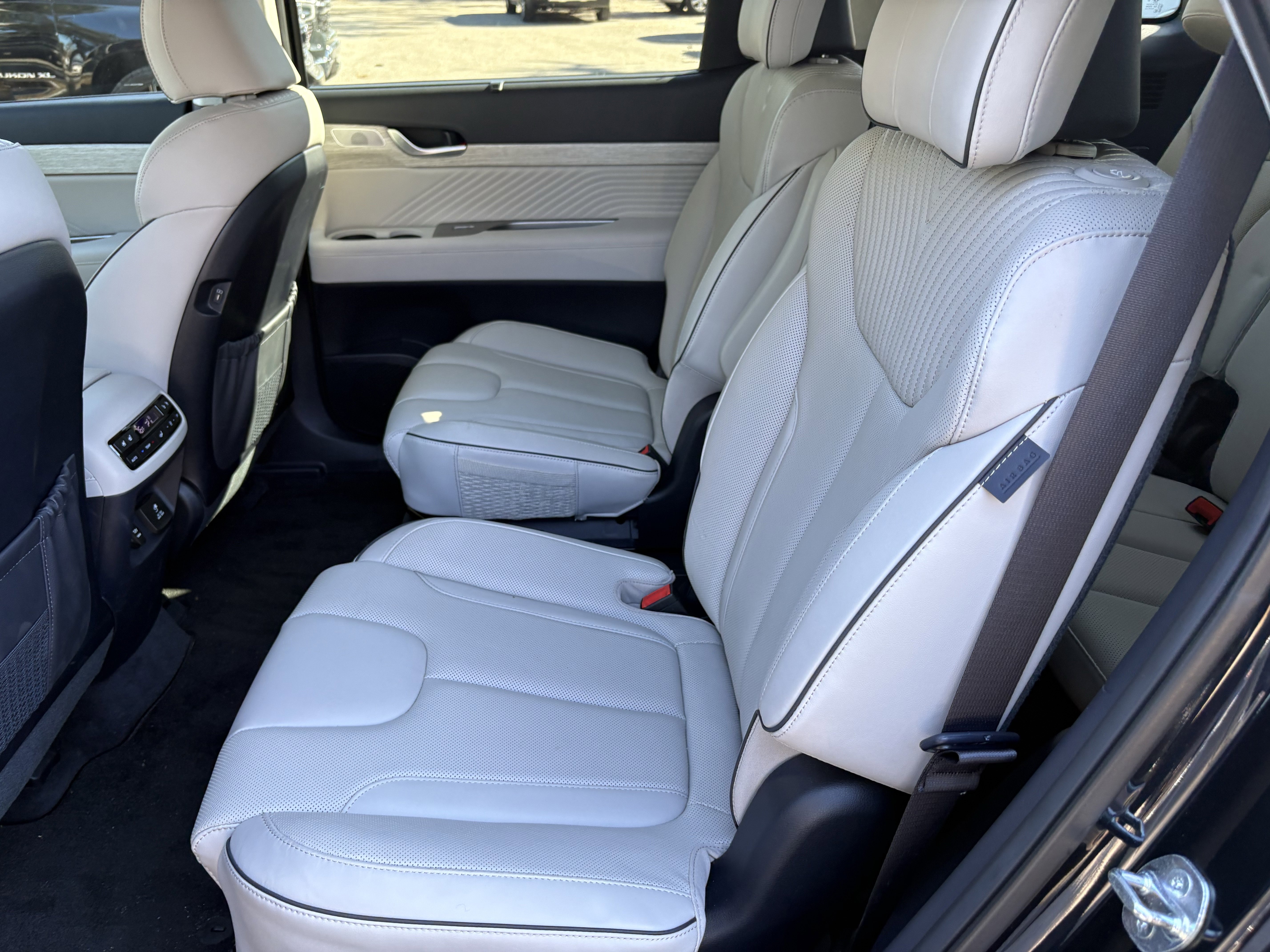 Used 2024 Hyundai Palisade Calligraphy image 9