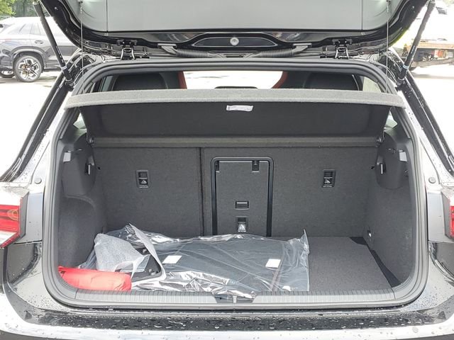 New 2025 Volkswagen GTI SE image 7