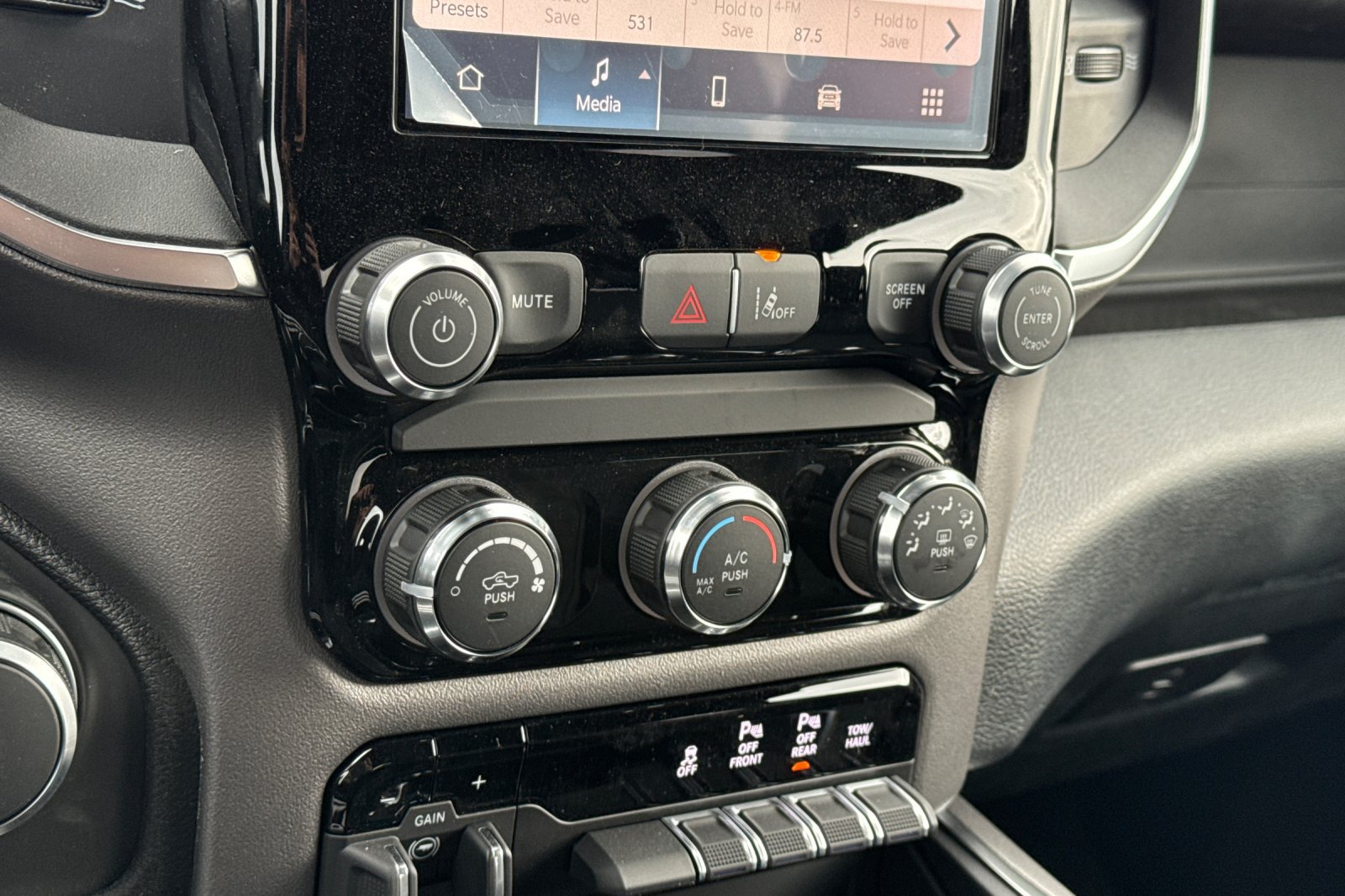 New 2026 RAM 1500 Big Horn AWD/4WD image 18