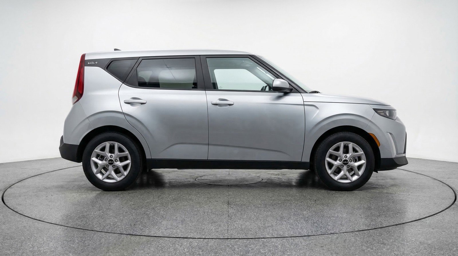 Used 2025 Kia Soul LX w/ LX Technology Package FWD image 11