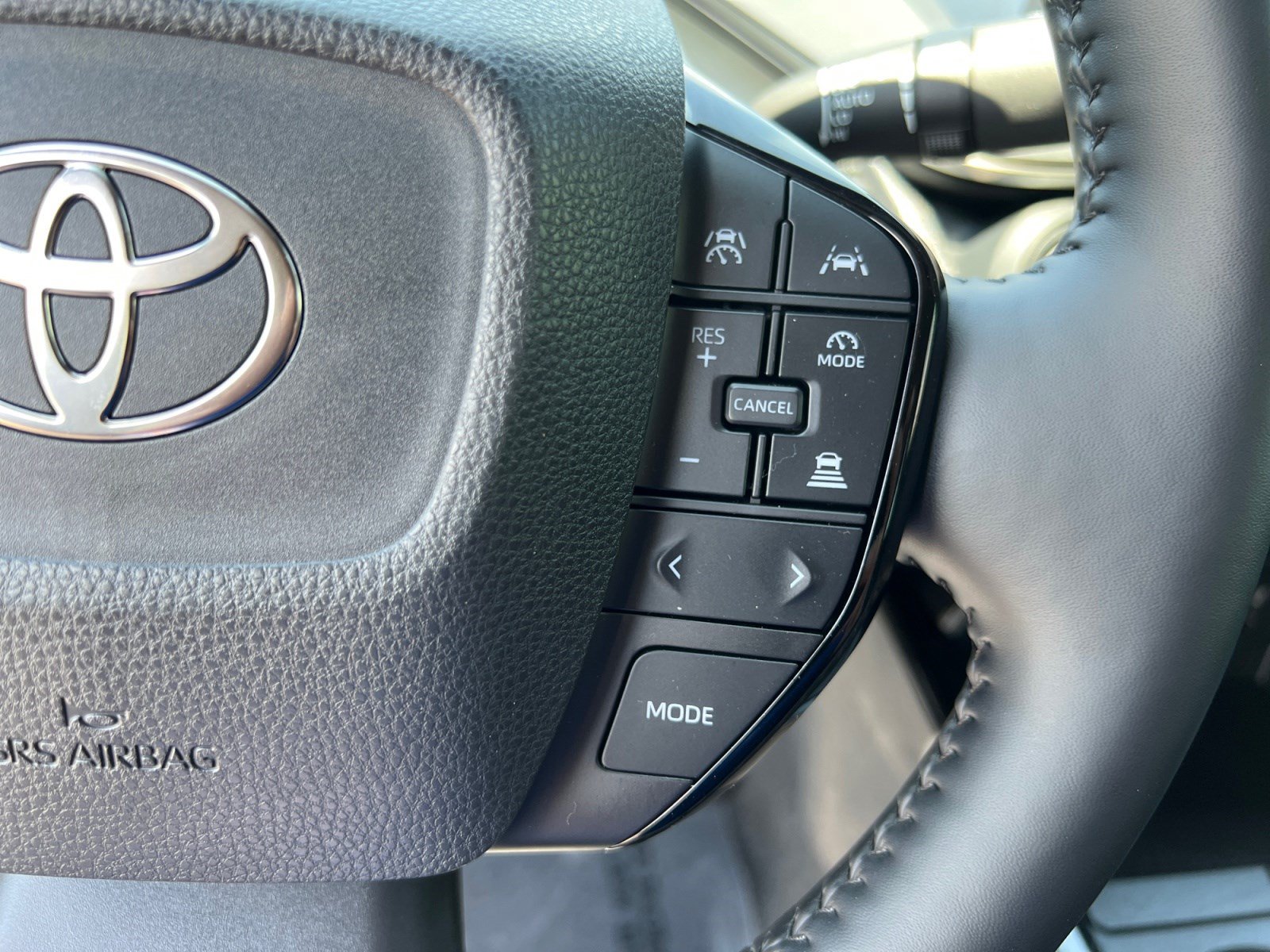 Used 2025 Toyota Prius XLE AWD/4WD image 15