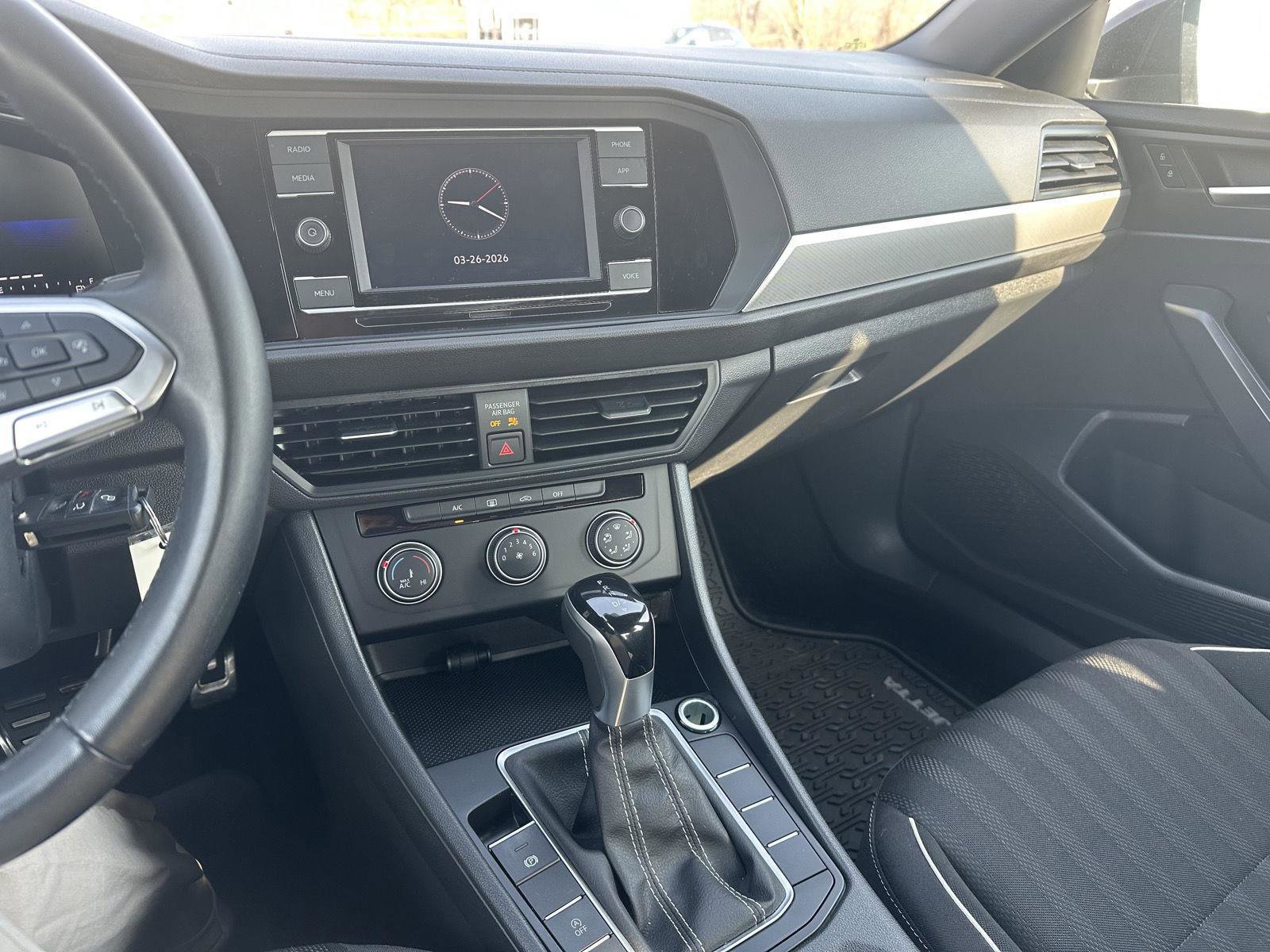 Used 2023 Volkswagen Jetta Sport image 4