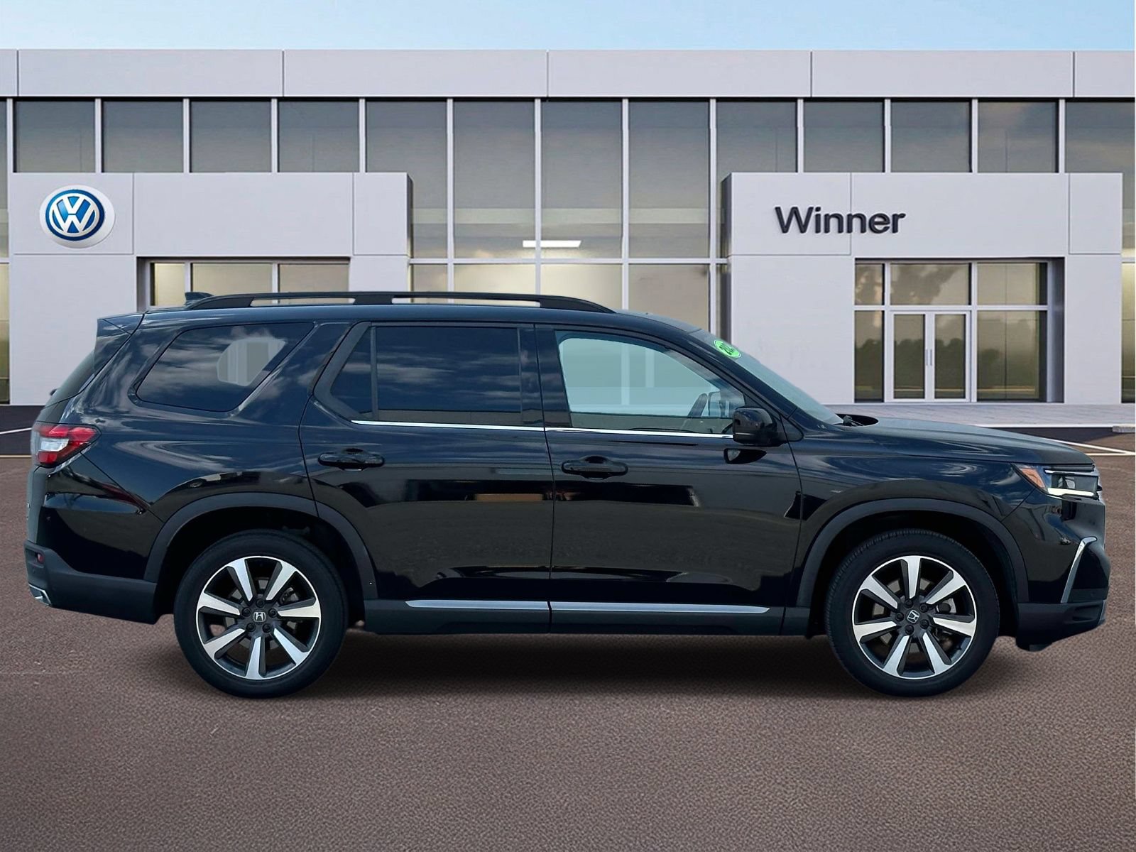 Used 2023 Honda Pilot Touring image 6