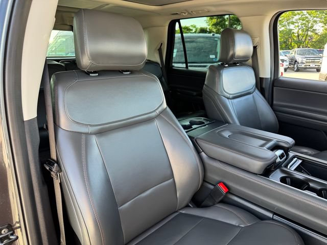 Used 2025 Ford Expedition Active AWD/4WD image 22