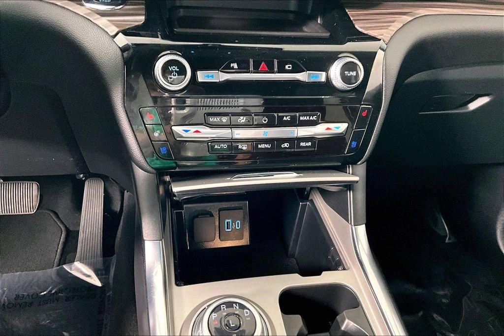 Used 2023 Ford Explorer Limited image 32