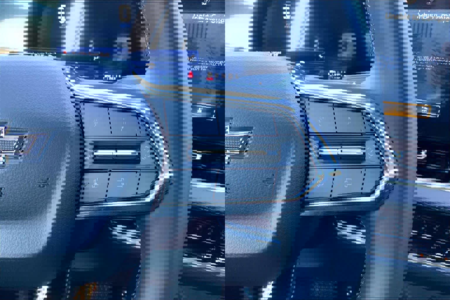 Used 2025 Chevrolet Equinox LT w/ Midnight Edition image 24