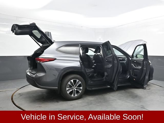 Used 2023 Toyota Highlander XLE AWD/4WD image 59