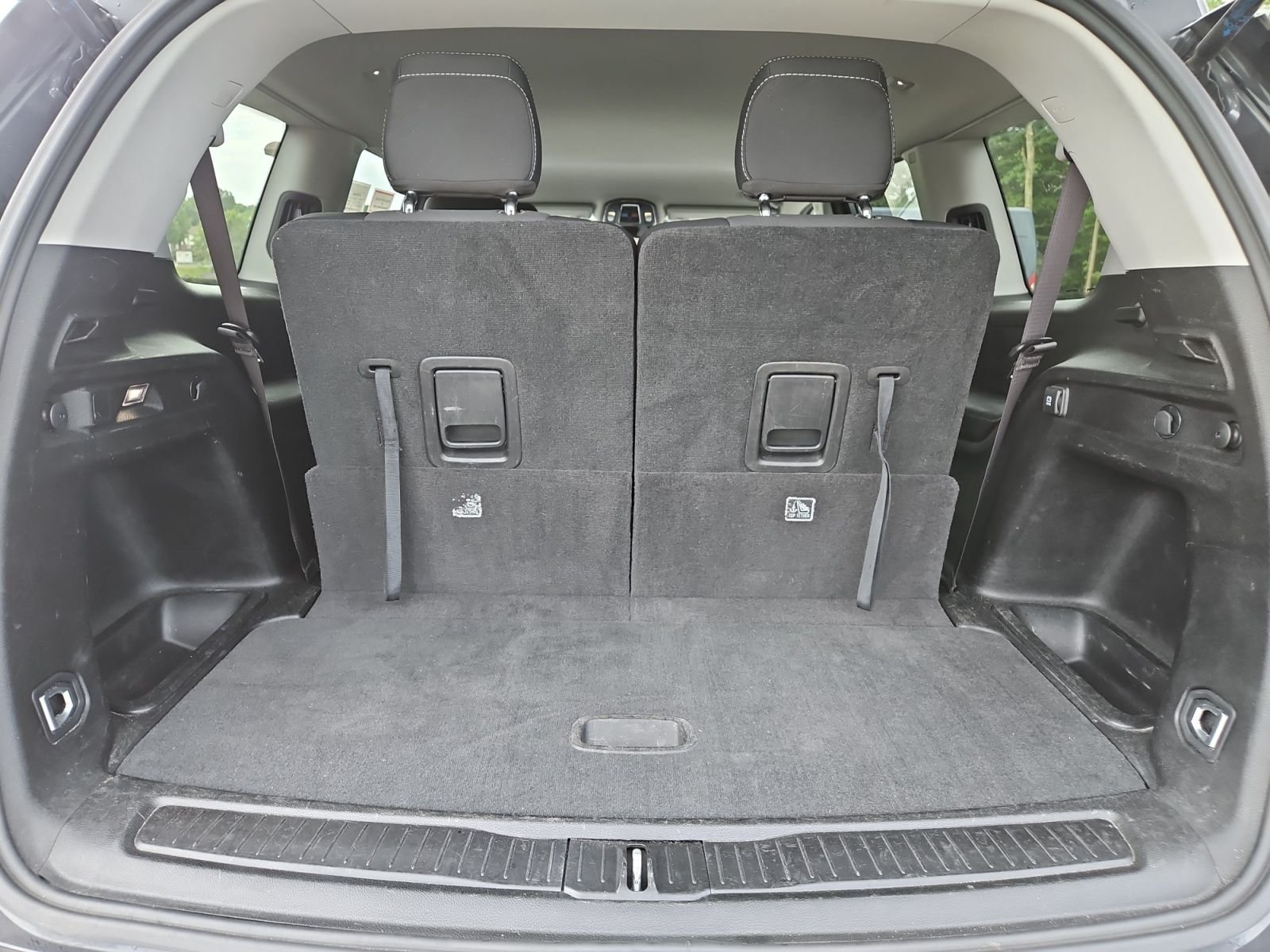Used 2023 Jeep Grand Cherokee L Laredo RWD image 19