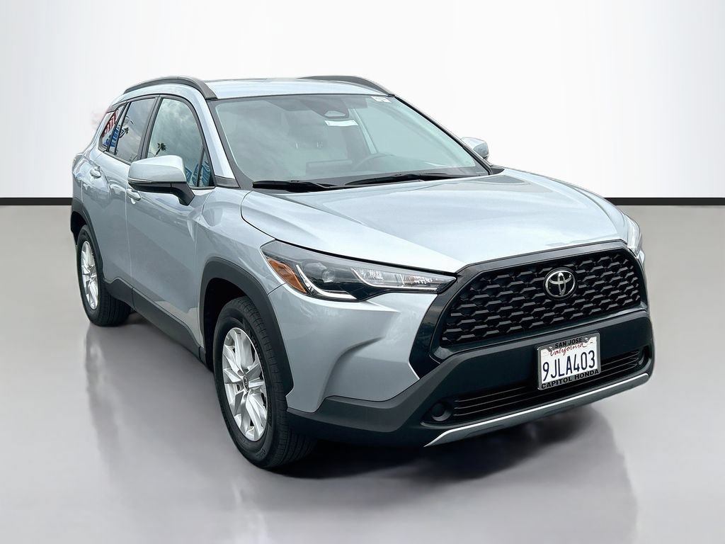 Used 2023 Toyota Corolla Cross LE FWD image 3