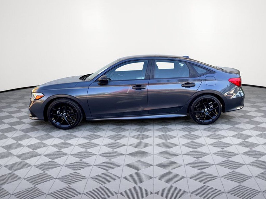Used 2023 Honda Civic Sport image 2