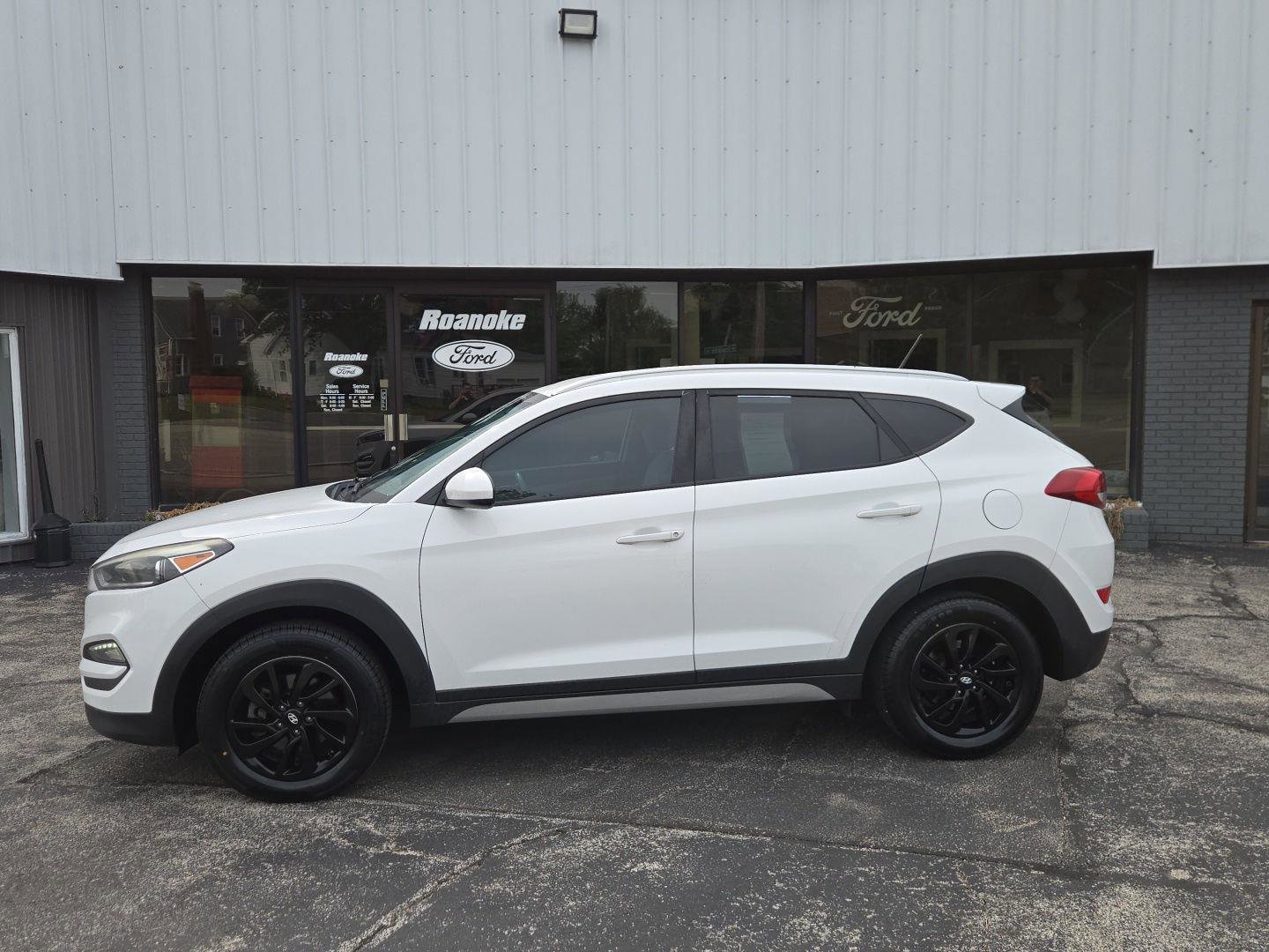 Used 2017 Hyundai Tucson SE AWD/4WD image 3