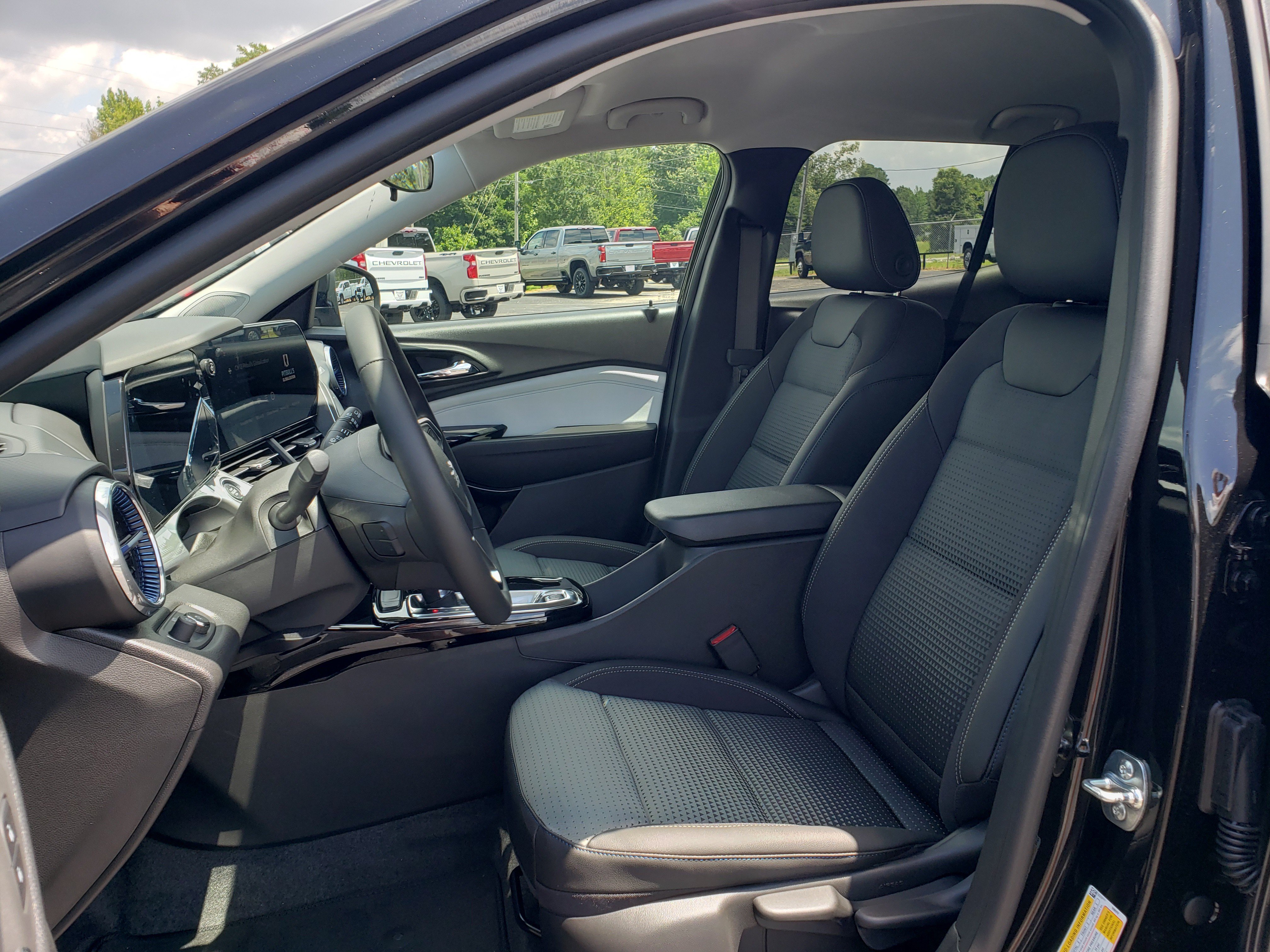 New 2026 Chevrolet Trax LT w/ Driver Confidence Package FWD image 30