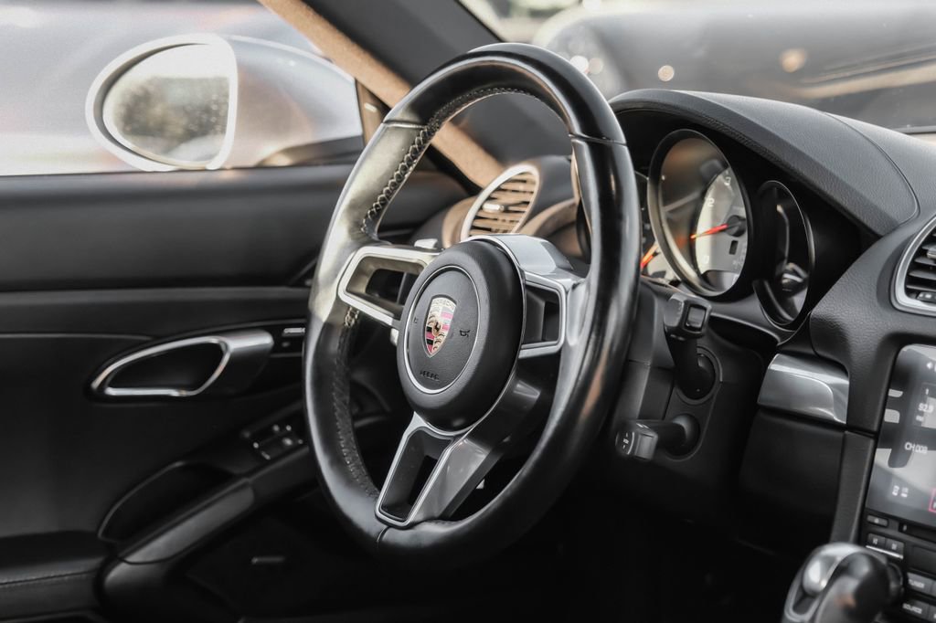 Used 2018 Porsche 718 Cayman S image 11