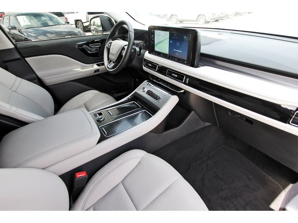 Used 2025 Lincoln Aviator 2WD image 31