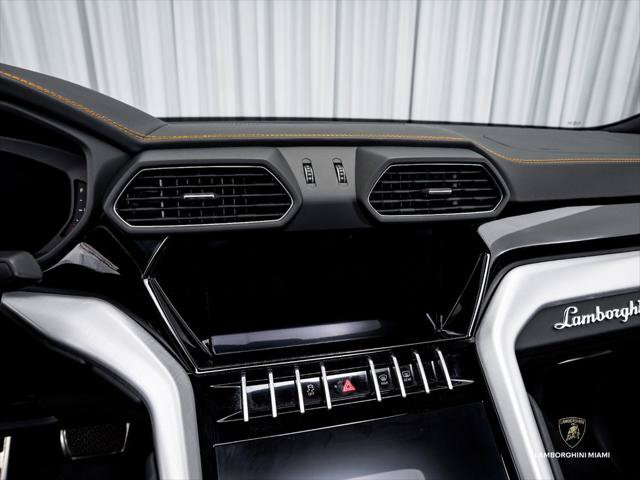 Used 2020 Lamborghini Urus AWD/4WD image 25