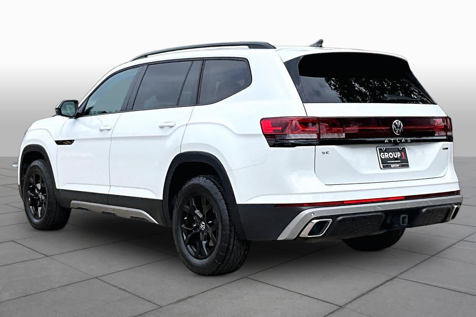 Used 2024 Volkswagen Atlas Peak Edition SE AWD/4WD image 12