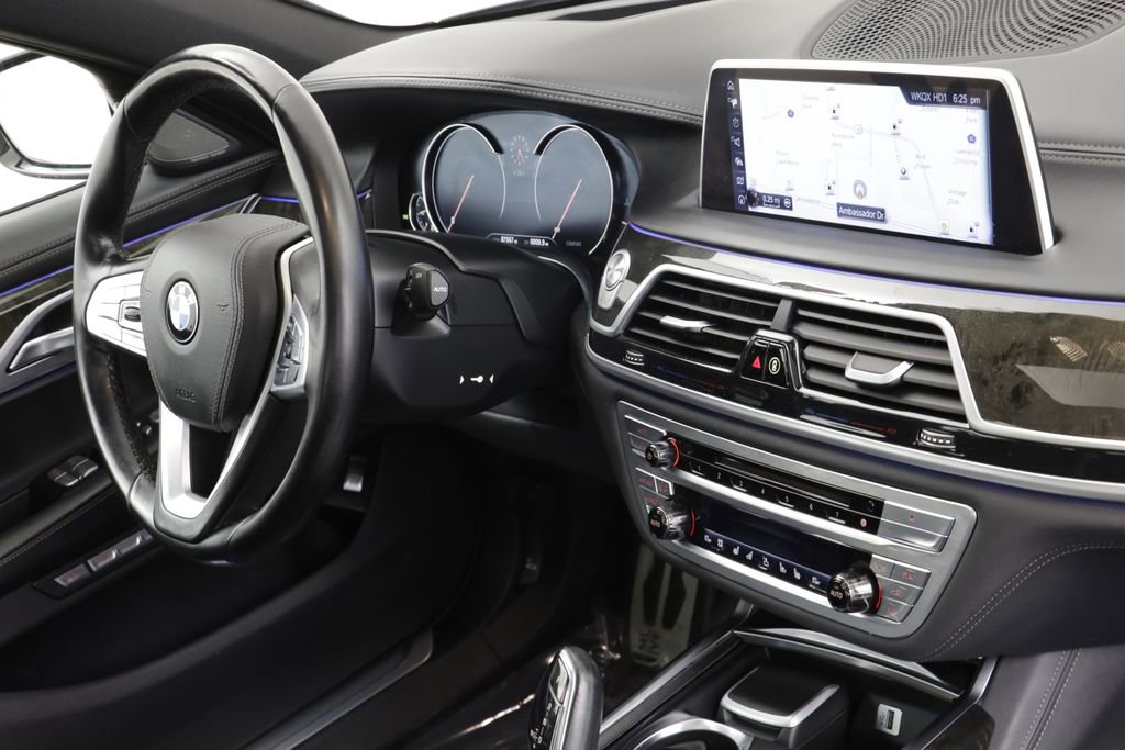 Used 2016 BMW 750i xDrive image 23
