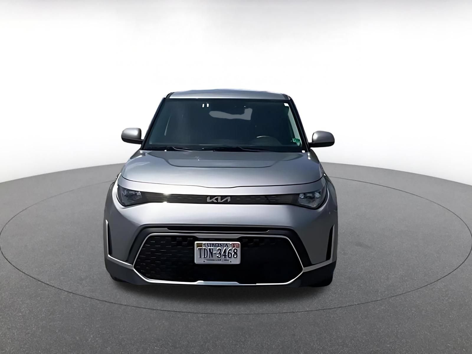 Used 2025 Kia Soul LX w/ LX Technology Package FWD image 3