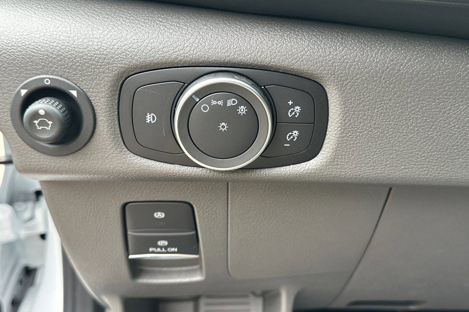 New 2025 Ford E-Transit 148 Medium Roof image 22