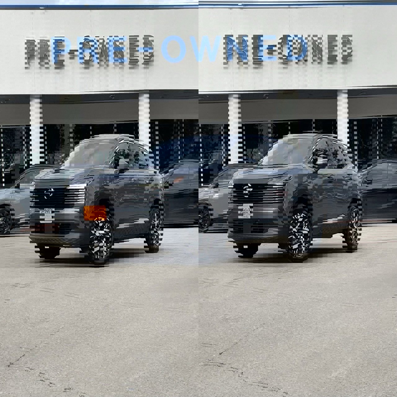 Used 2025 Nissan Kicks SV image 2