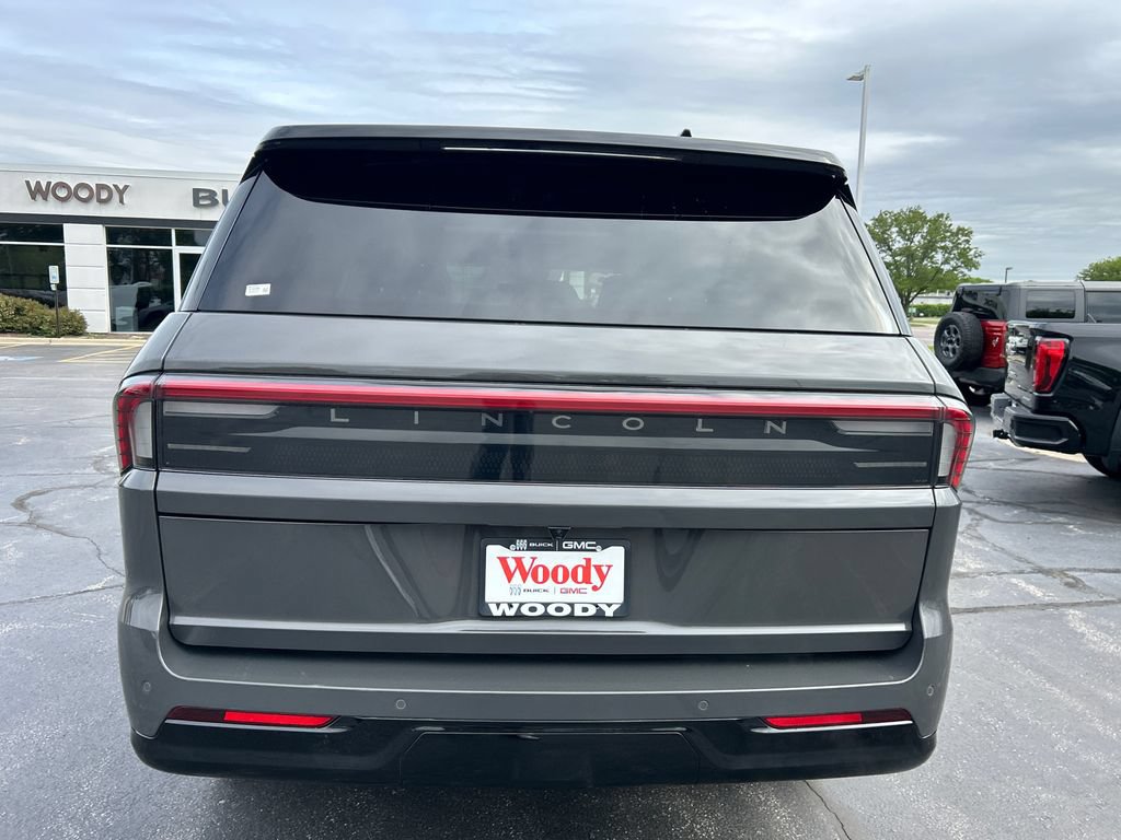 Used 2025 Lincoln Navigator Black Label AWD/4WD image 9