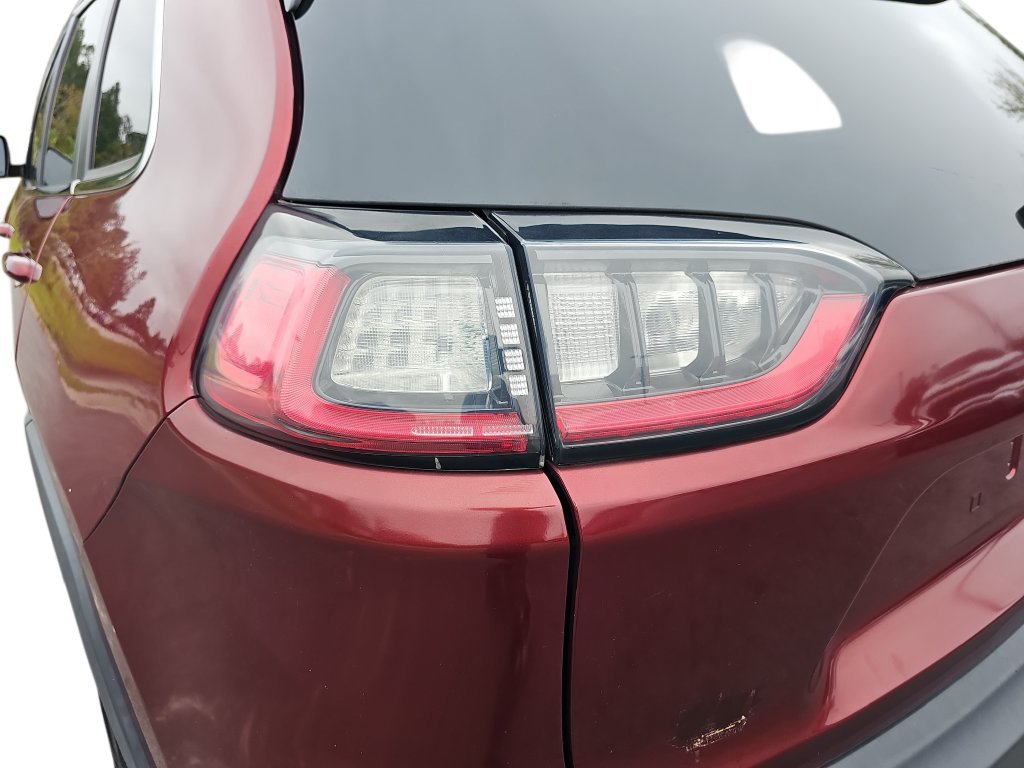 Used 2019 Jeep Cherokee Latitude Plus w/ Comfort/Convenience Group FWD image 34