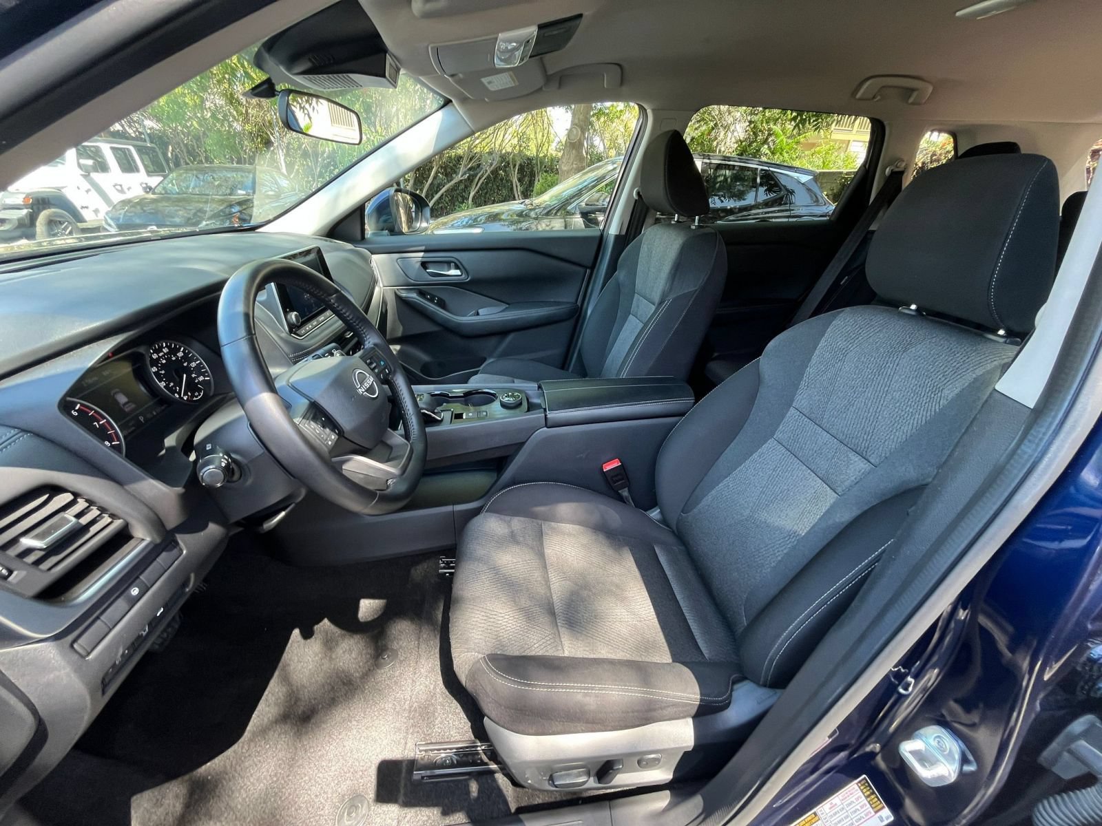 Used 2025 Nissan Rogue SV AWD/4WD image 29