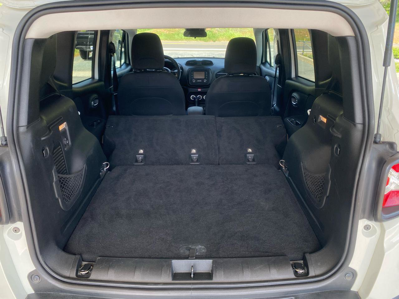 Used 2016 Jeep Renegade Latitude FWD image 26