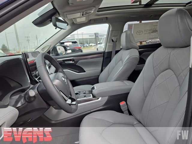 New 2026 Toyota Highlander Platinum image 24