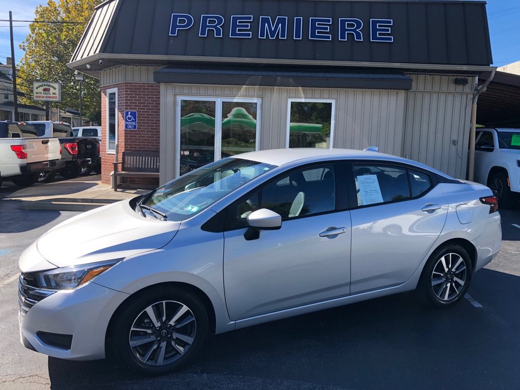 Used 2025 Nissan Versa SV FWD image 2