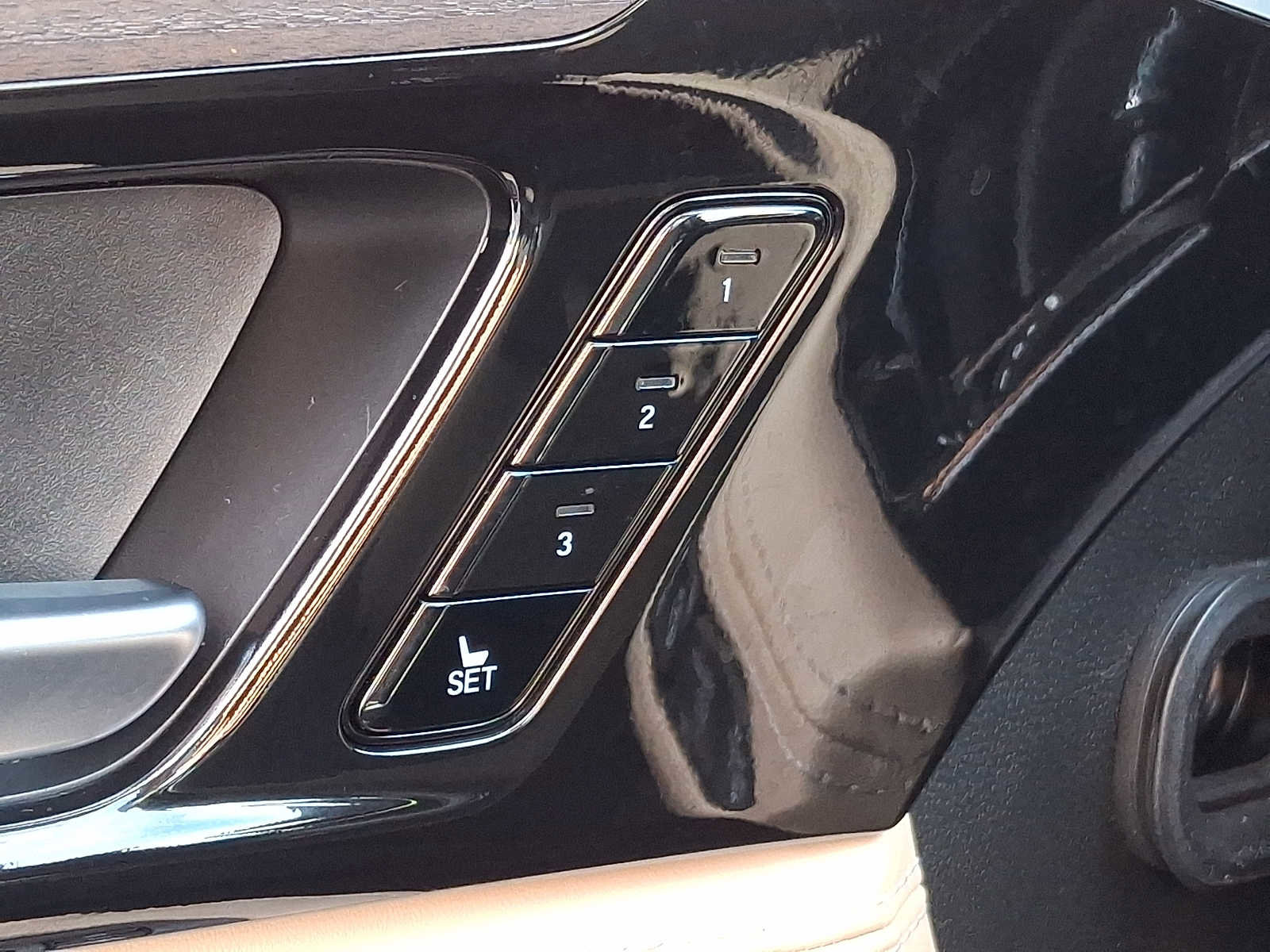 Used 2023 Acura MDX SH-AWD w/ Advance Package image 25