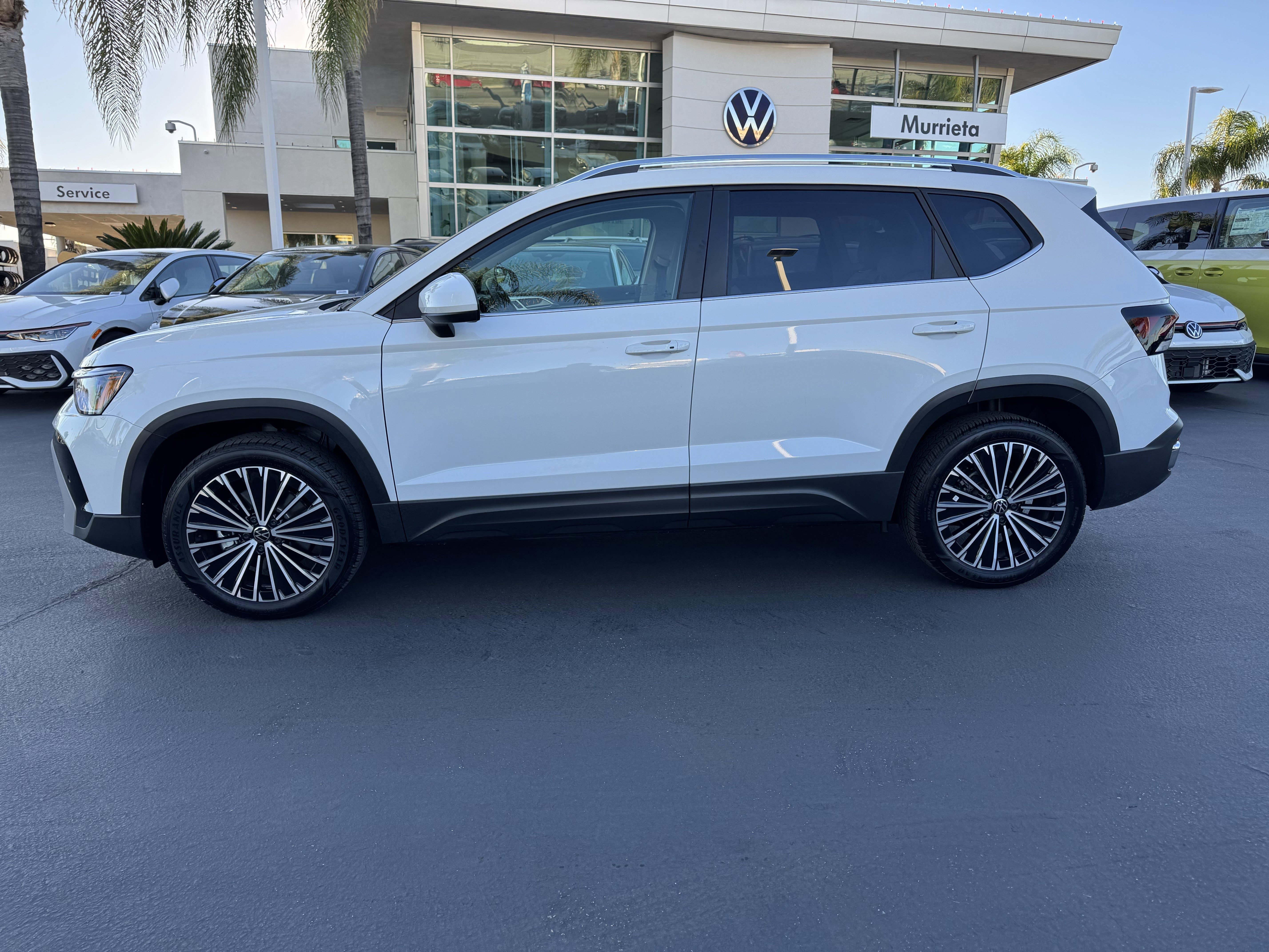 Certified 2025 Volkswagen Taos SE image 7